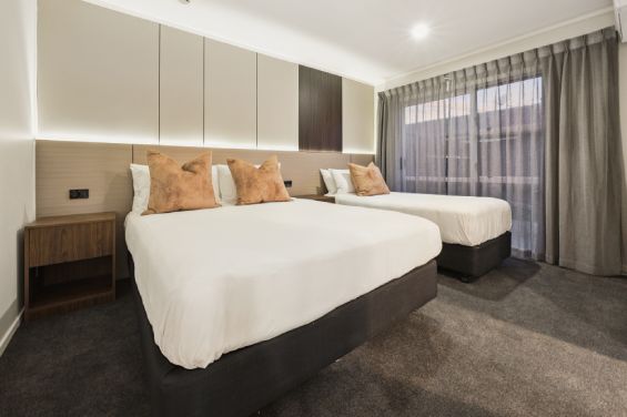 Luxury Spa Suite - bedroom